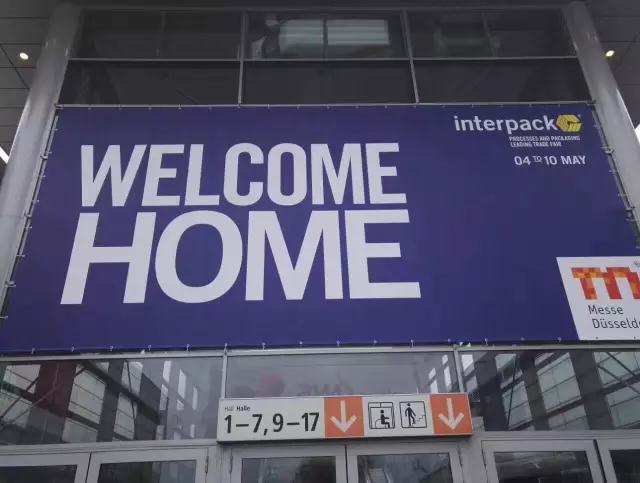 天了噜！小黄蜂惊艳亮相Interpack德国国际包装展，橙色风暴席卷全球！~